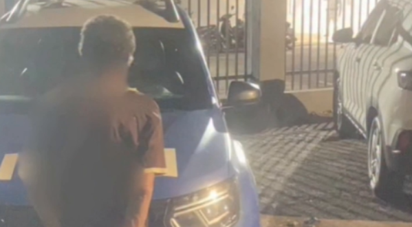 Filho é conduzido à delegacia após ameaçar a própria mãe em Vila Propício