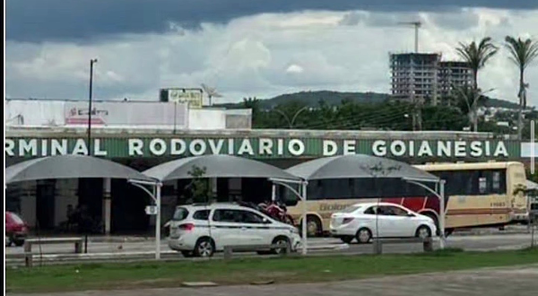 Mulher é presa após esfaquear homem na rodoviária de Goianésia