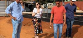 Luciana Naves visita obras de creches e complexo esportivo em Goianésia