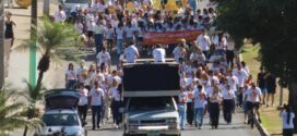 Caminhada do Maio Laranja reúne centenas de estudantes em mobilização contra o abuso infantil em Goianésia