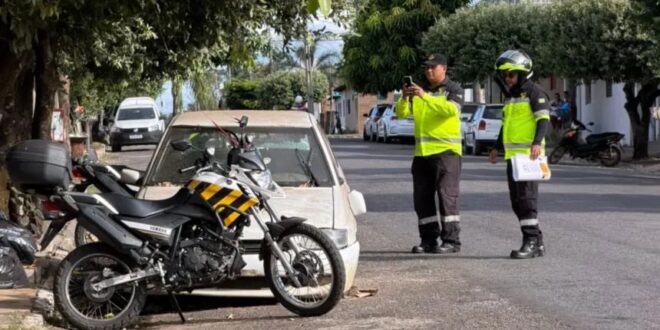 SMT de Goianésia inicia ação para retirada de veículos abandonados das vias públicas durante Maio Amarelo