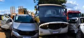Colisão entre três veículos deixa quatro pessoas feridas na GO-336, em Nova Glória