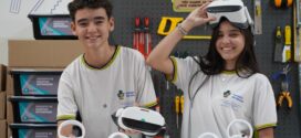 Governo de Goiás entrega kits de óculos de realidade virtual para 104 escolas