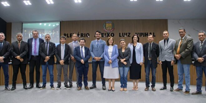 Salete Carrilho é eleita primeira mulher presidente da Câmara de Goianésia